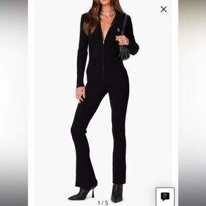 Edikted long sleeve flare jumpsuit. She is super comfortable but didn’t fit😔